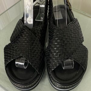 Black Woven Leather wedged Sandals Wide Crisscross! Made in Spain 🇪🇸 Size 7